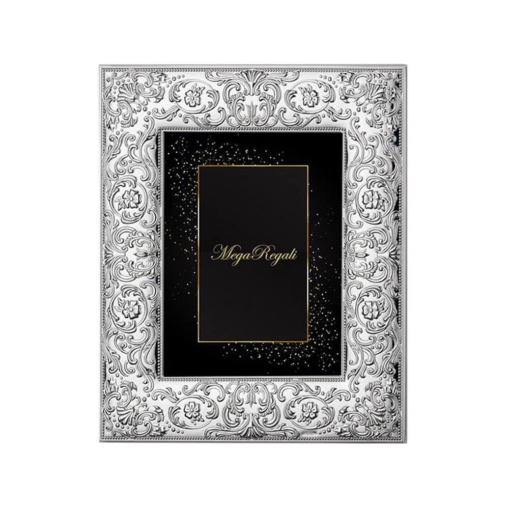 PORTAFOTO BAROCCO LUCIDA MISURA FOTO 20X25 ARGENTO BILAMINATO RETRO LEGNO 1 Cornice decorativa elegante con sfondo nero e dettagli dorati.