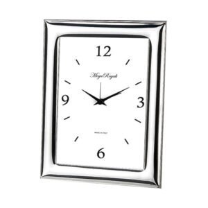 Orologio da parete con cornice argentata e quadrante bianco, design moderno e funzionale.